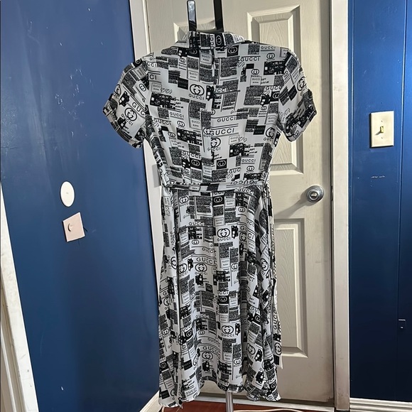 Gucci Black and White Sheath Dress with Mandarin Collar - Picture 2 of 5